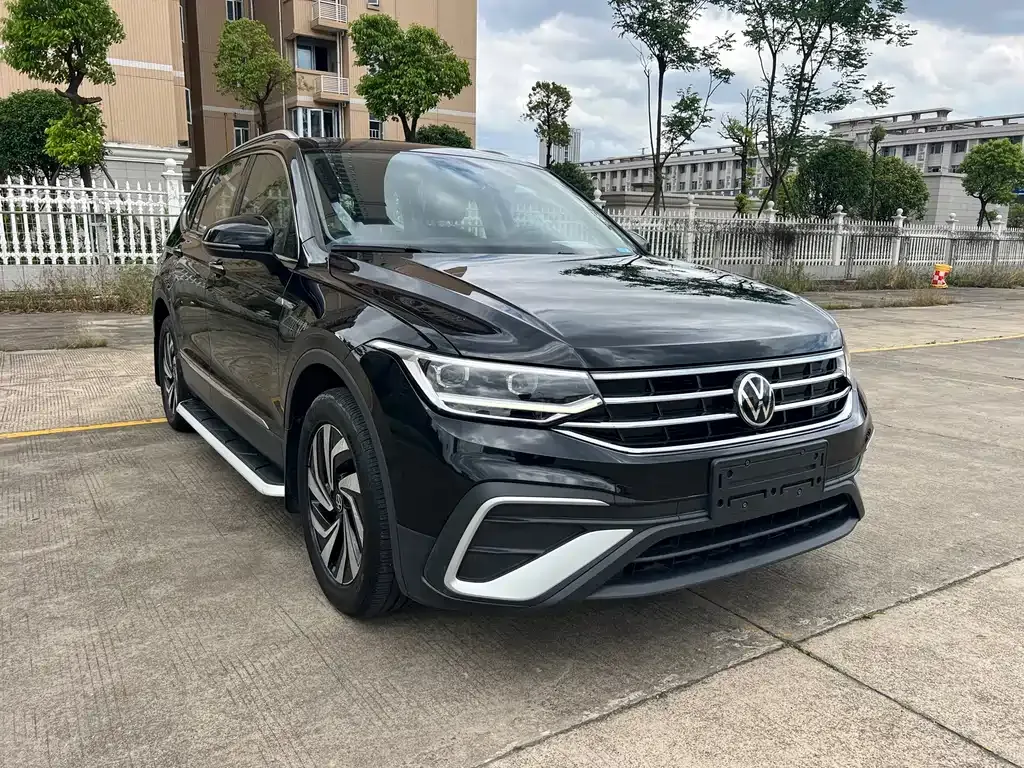 Volkswagen Tiguan L — фото 9