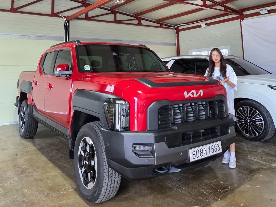 Kia Tasman 2.5T Gasoline 4WD 1