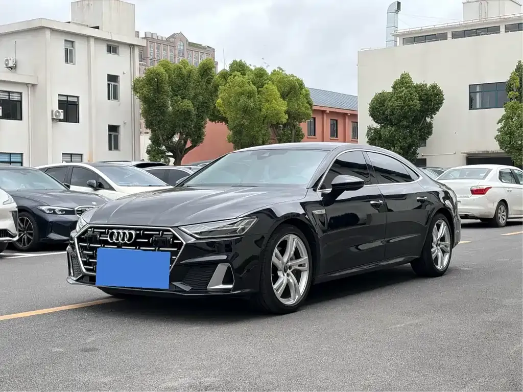 Audi A7L — фото 1