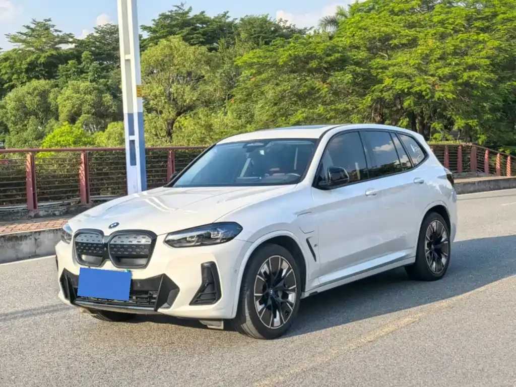 BMW iX3 — фото 1