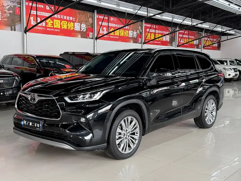 Toyota Highlander — фото 1
