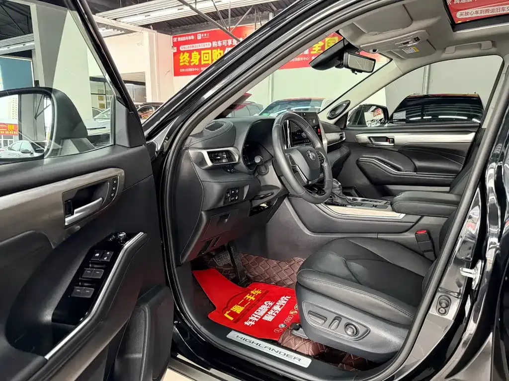 Toyota Highlander — фото 10