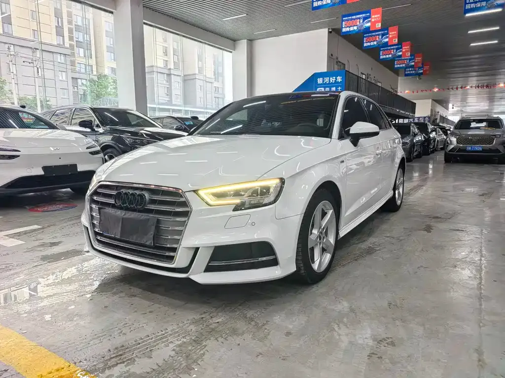 Audi A3 — фото 1