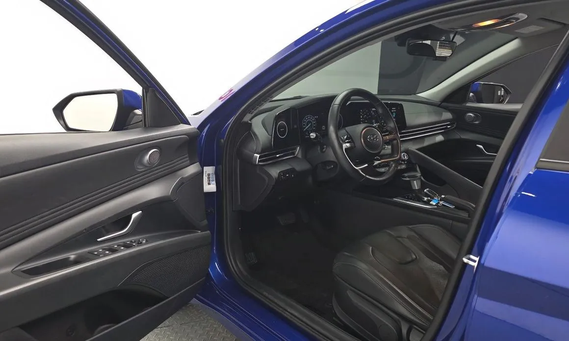 Hyundai AVANTE 2023 из KR, фото 2