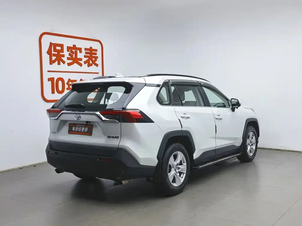 Toyota RAV4 — фото 6