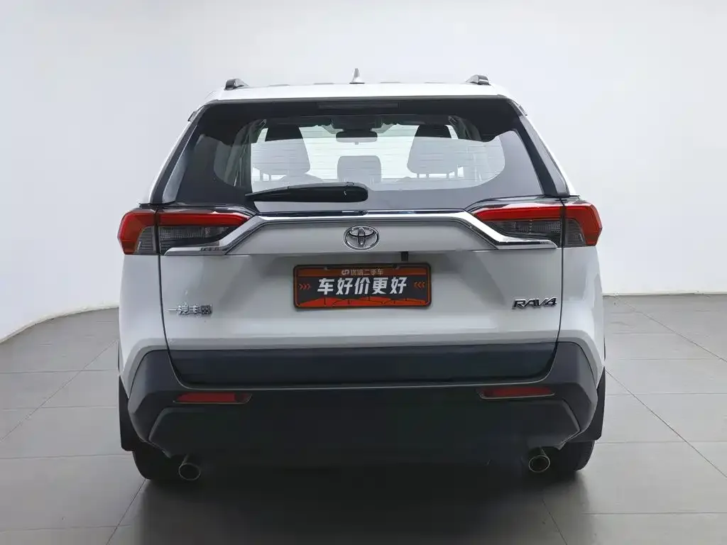 Toyota RAV4 — фото 3