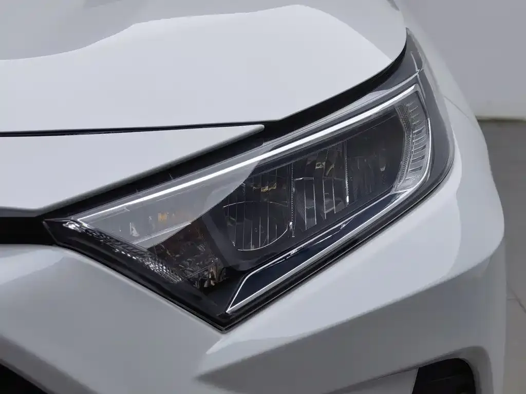 Toyota RAV4 — фото 4