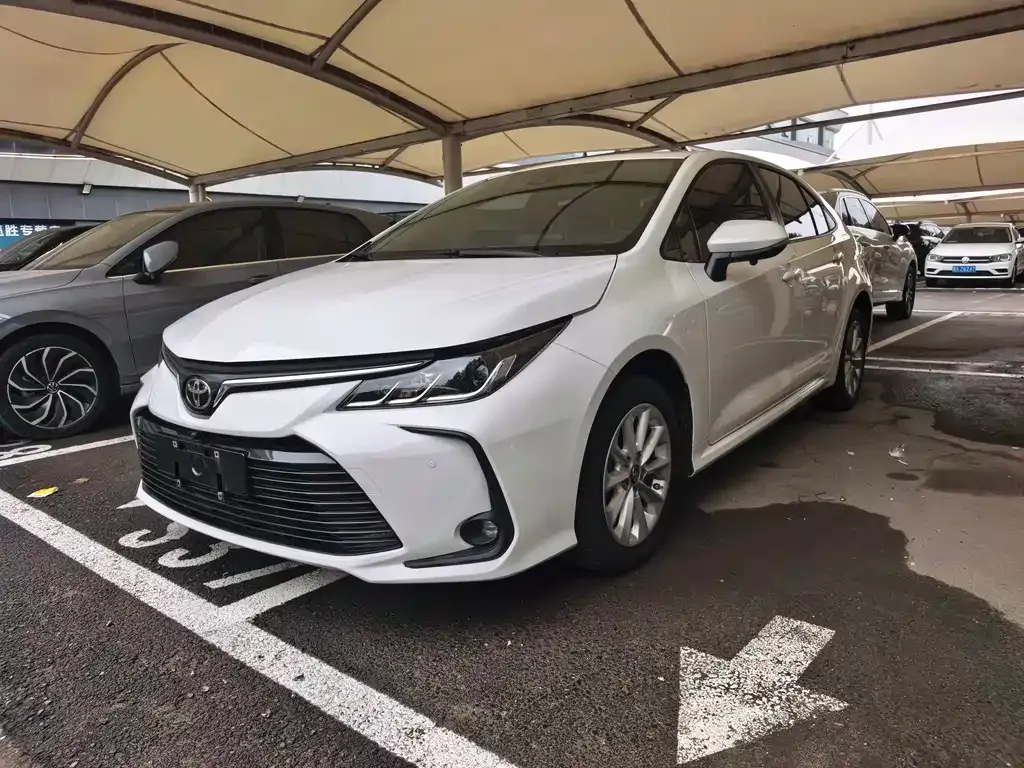 Toyota Corolla — фото 1