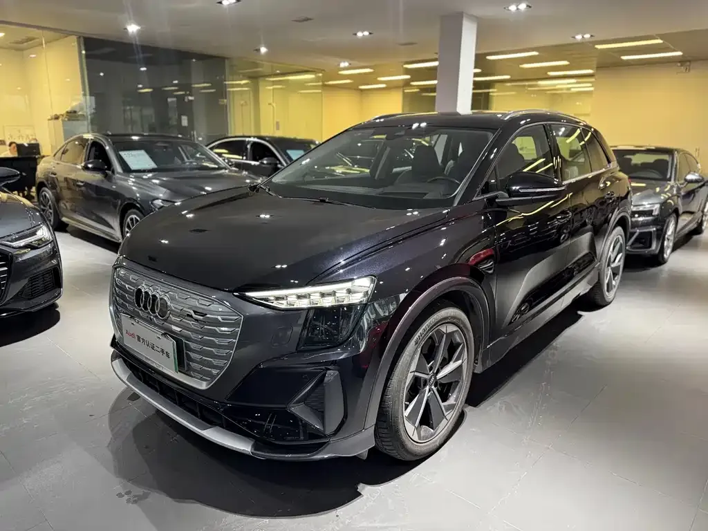 Audi Q5 e-tron — фото 1