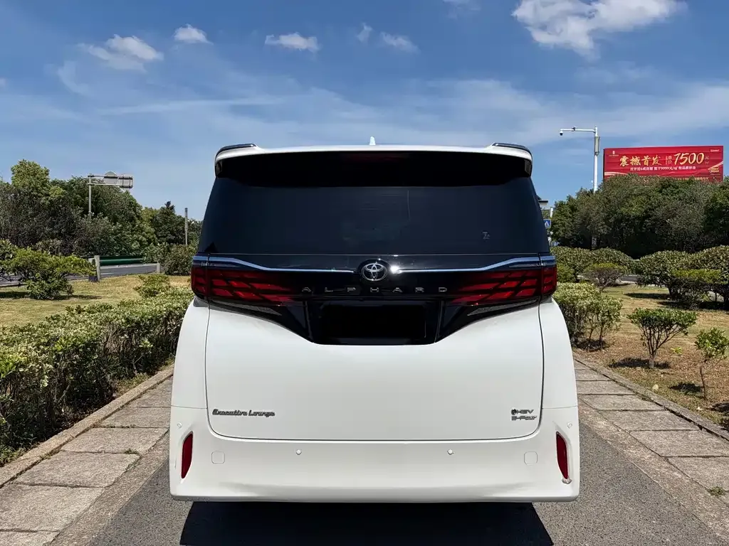 Toyota Alphard — фото 7