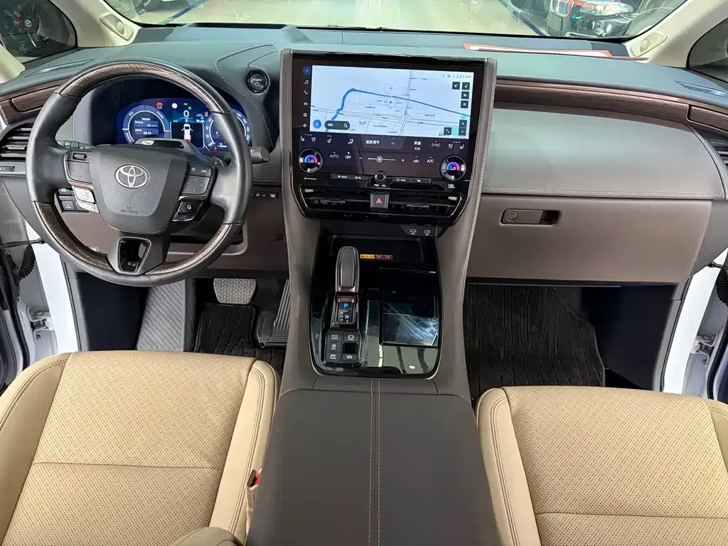 Toyota Alphard — фото 8