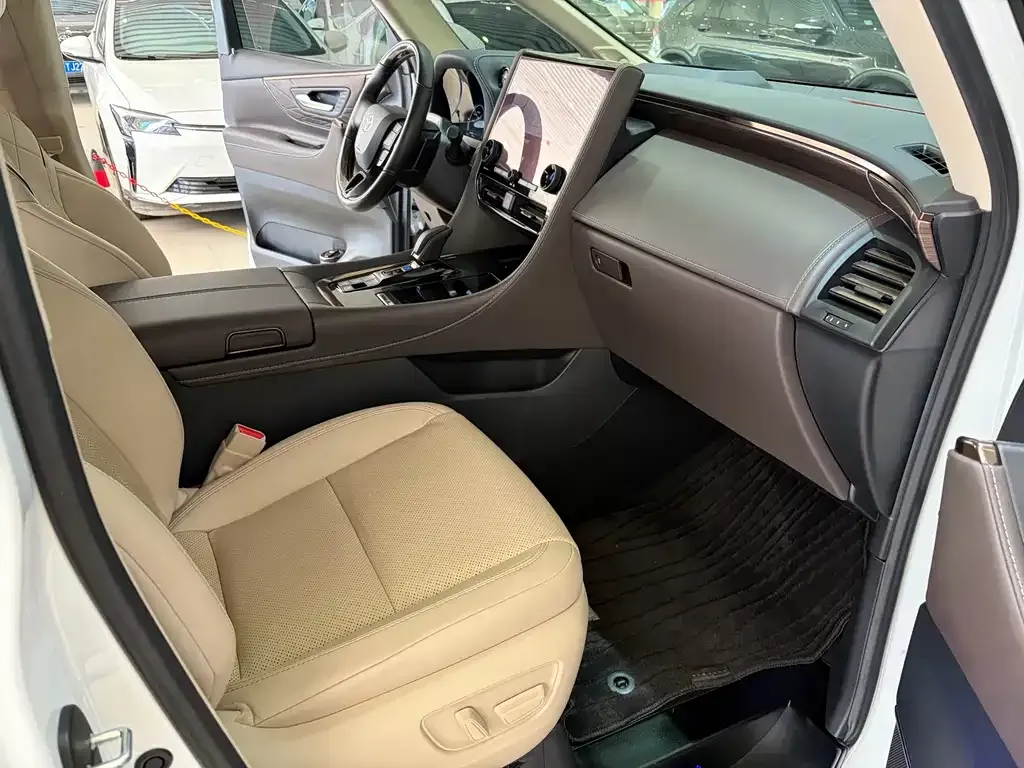 Toyota Alphard — фото 3