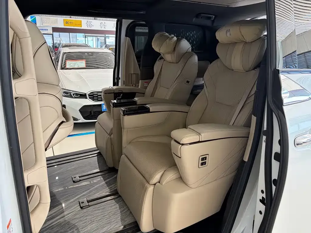 Toyota Alphard — фото 5