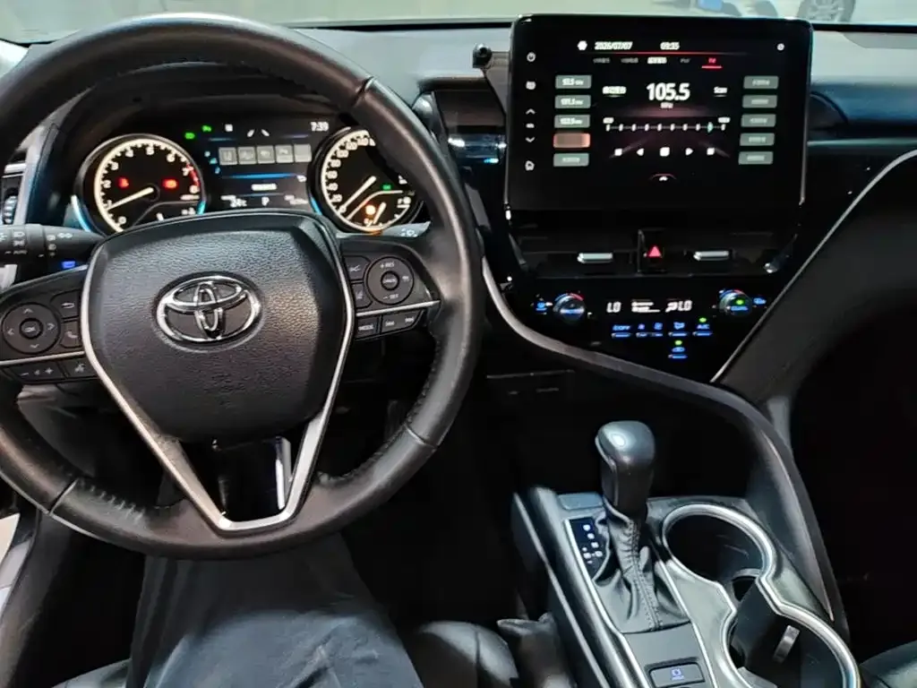 Toyota Camry — фото 9
