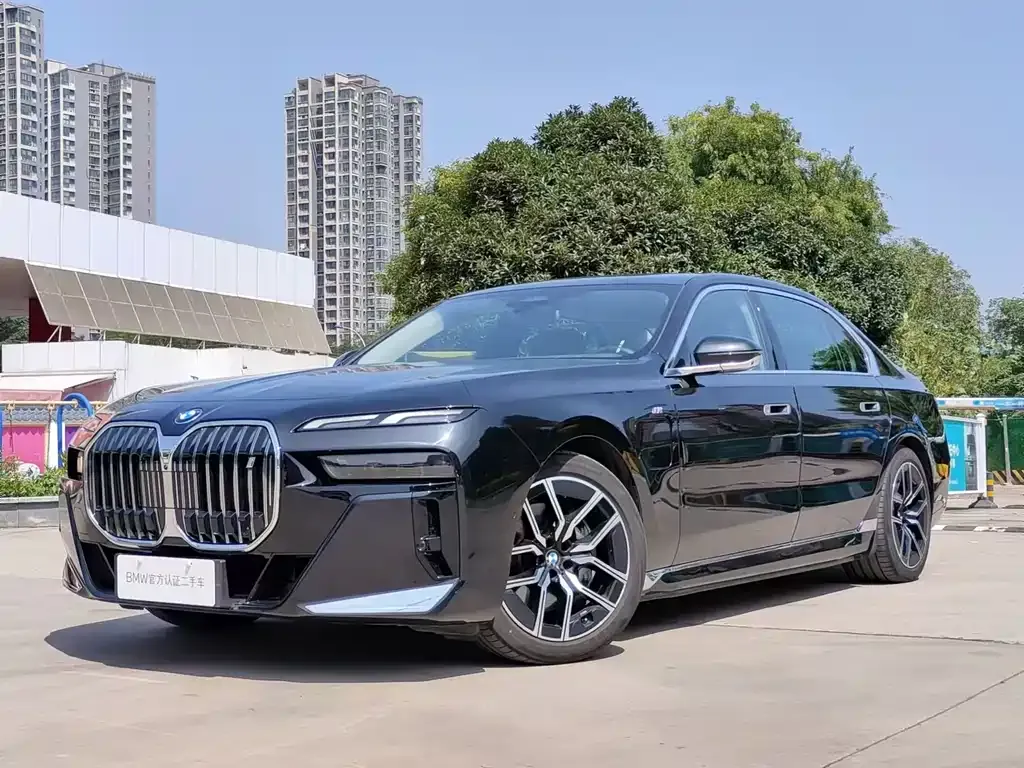 BMW i7 — фото 1