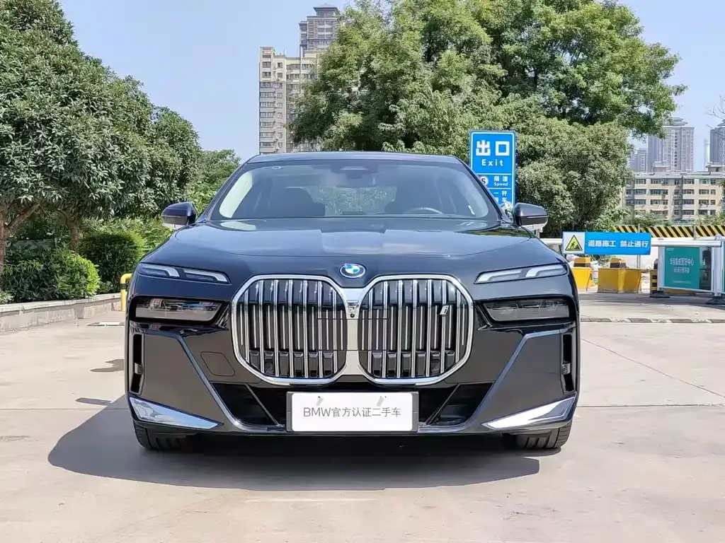 BMW i7 — фото 10