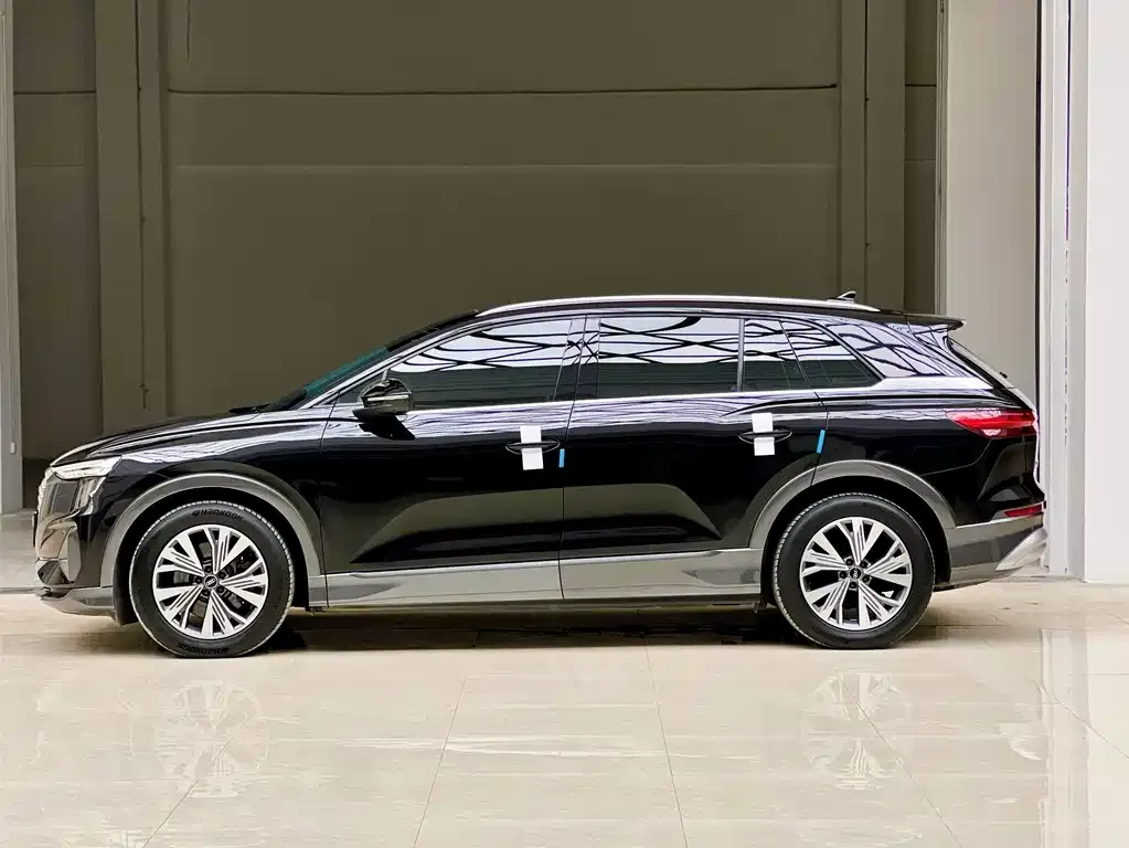 Audi Q5 e-tron — фото 9