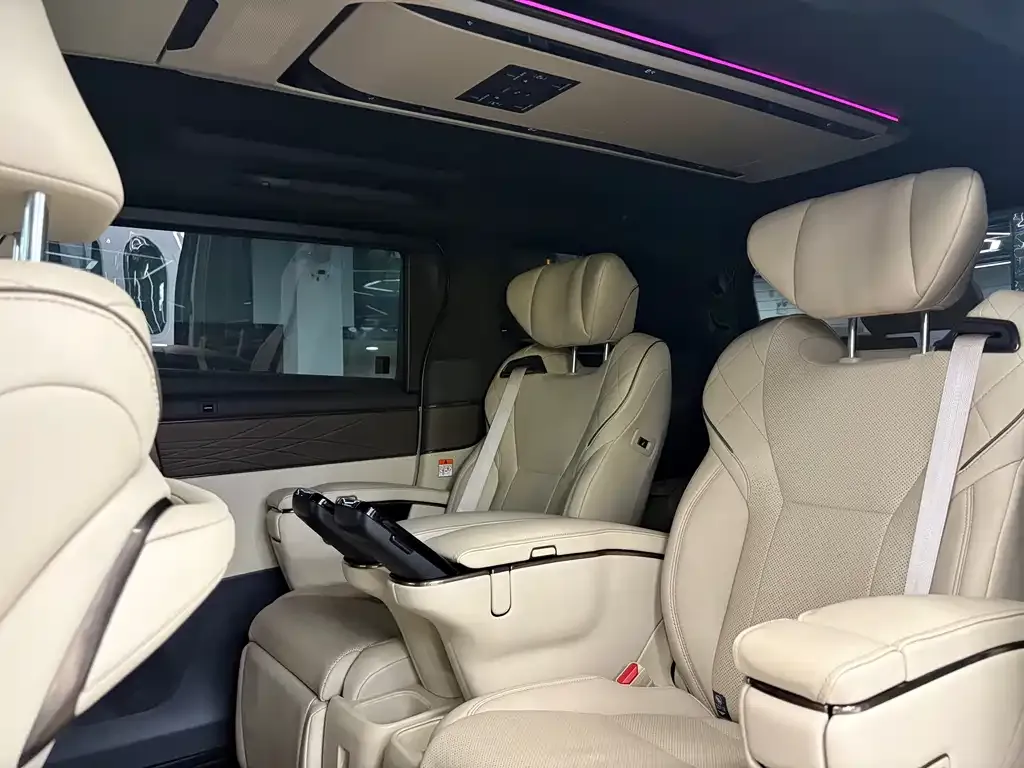 Toyota Alphard — фото 10