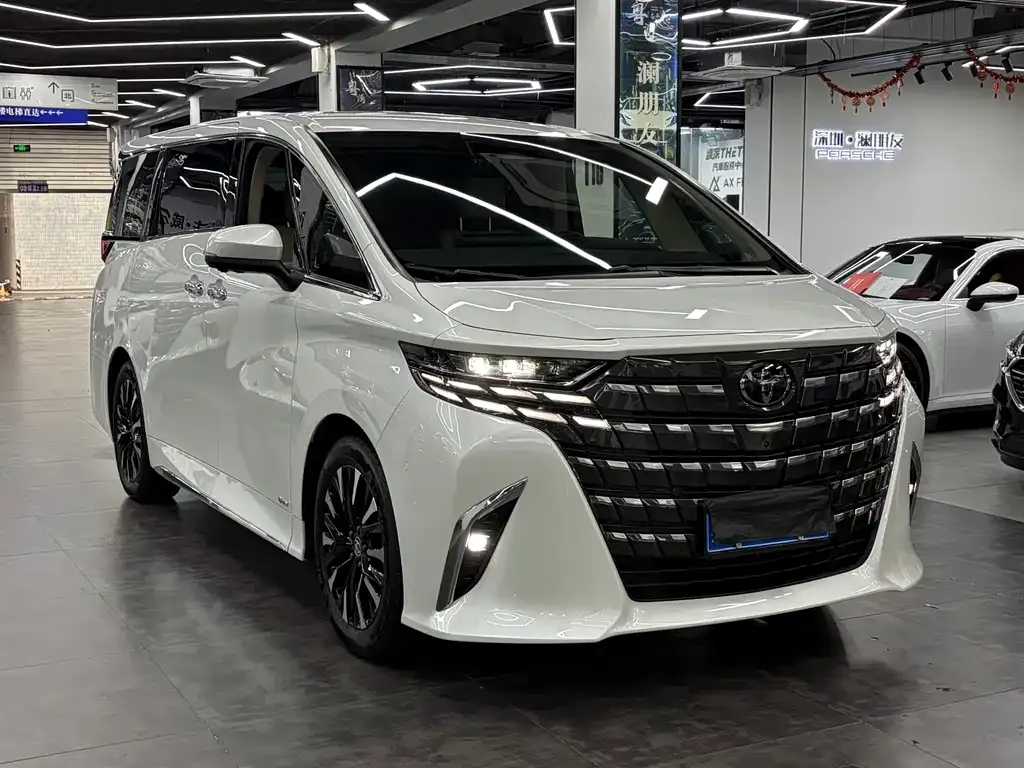 Toyota Alphard — фото 9