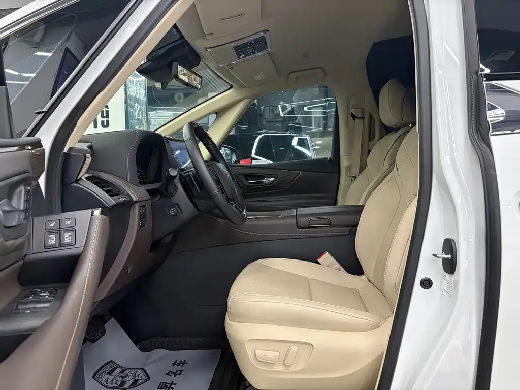 Toyota Alphard — фото 2