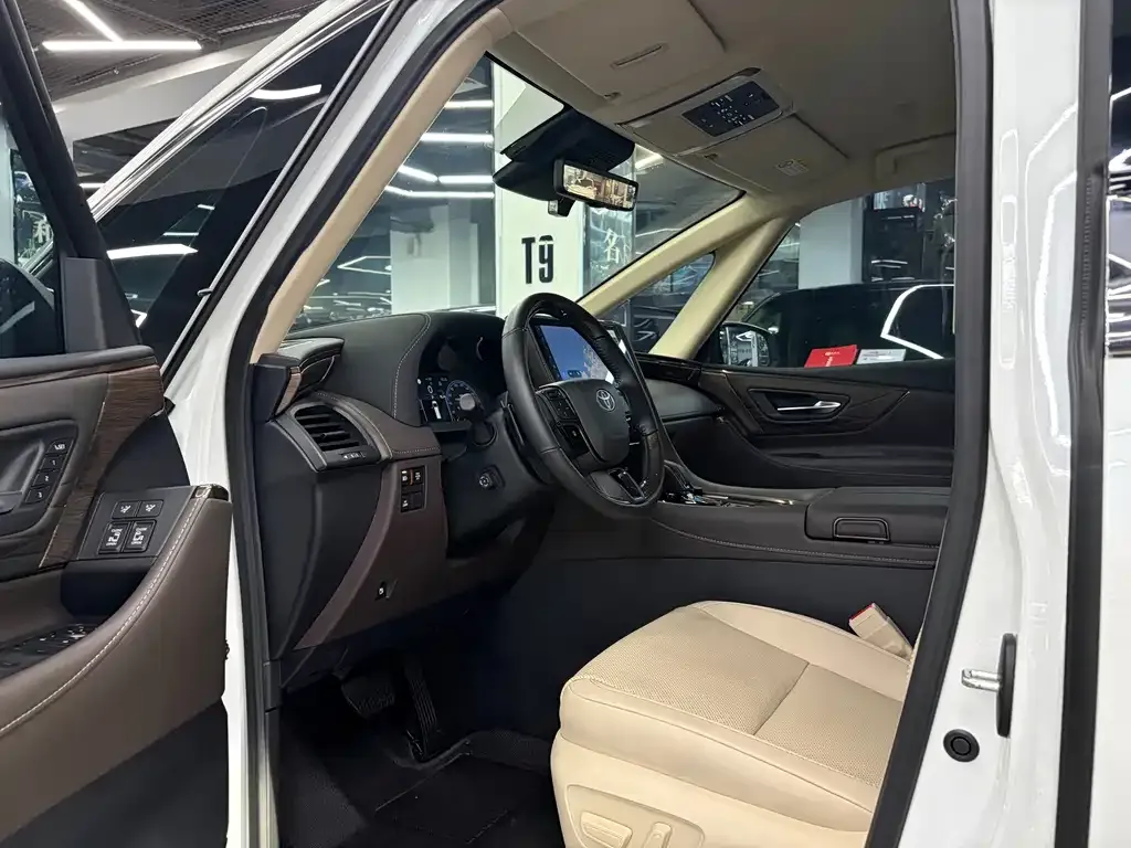 Toyota Alphard — фото 4