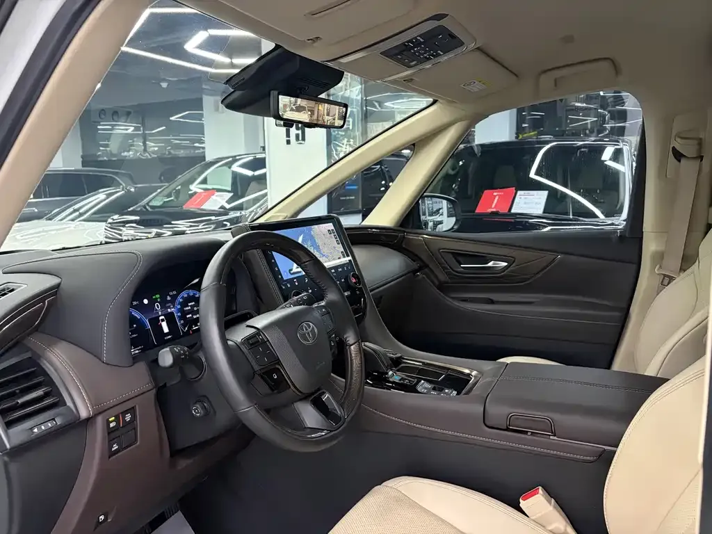 Toyota Alphard — фото 8