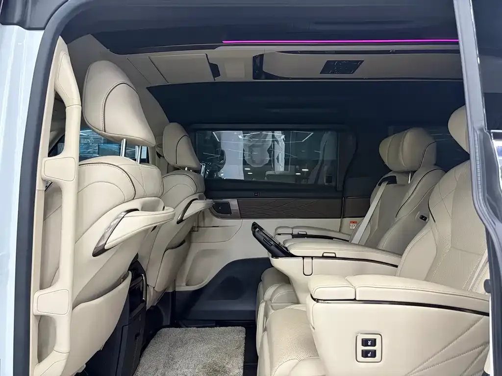 Toyota Alphard — фото 3