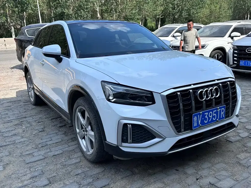 Audi Q2L — фото 10