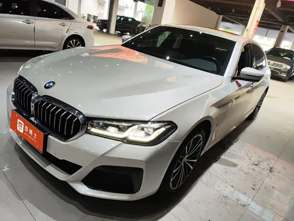 BMW 5 Series — фото 1