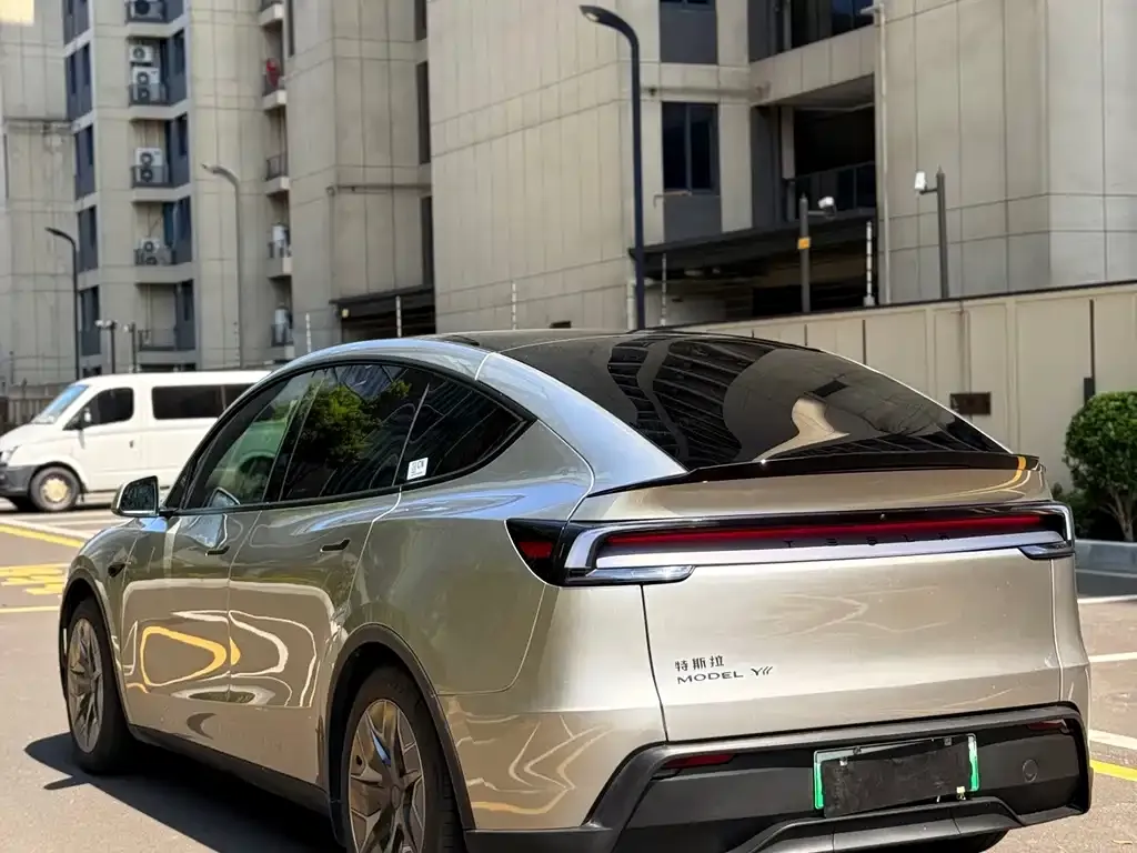 Tesla Model Y L — фото 2
