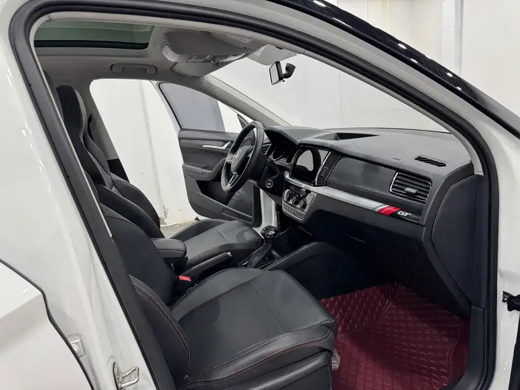 Skoda Kamiq — фото 2