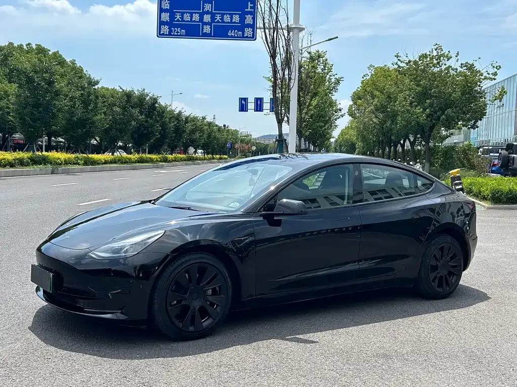 Tesla Model 3 — фото 1