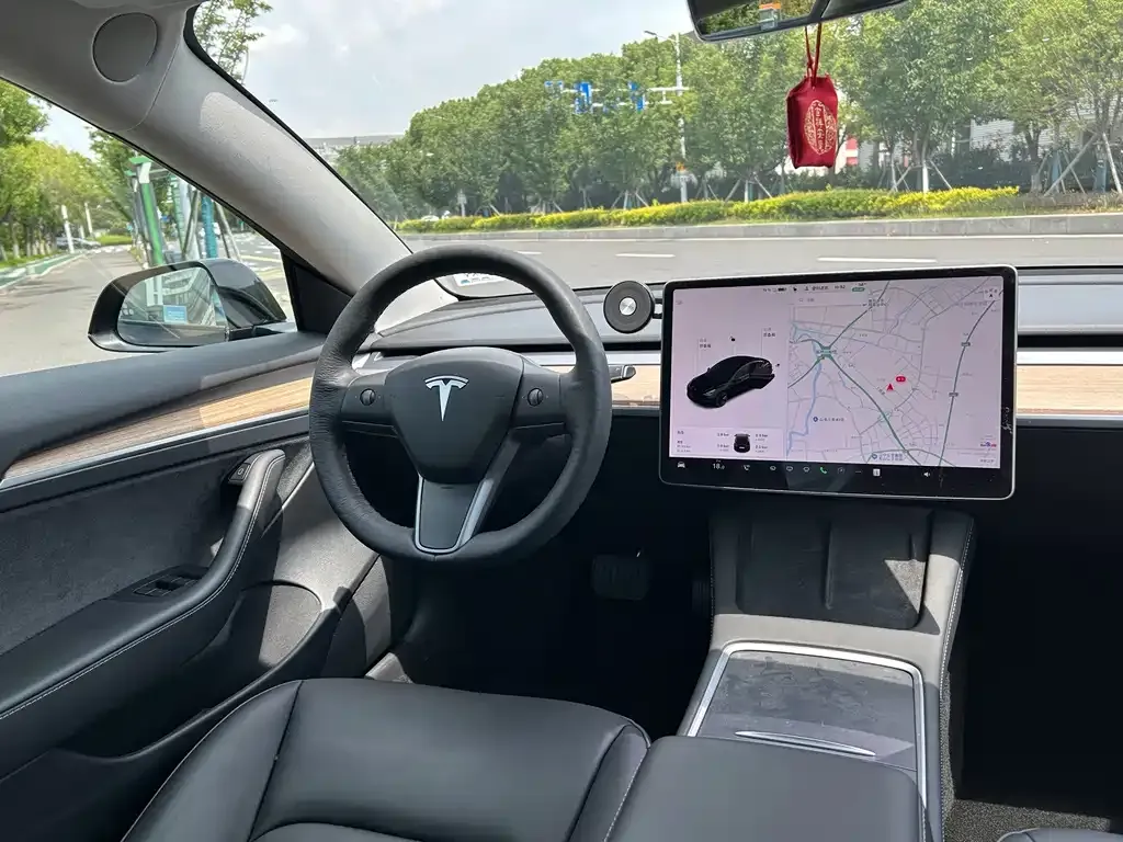 Tesla Model 3 — фото 4