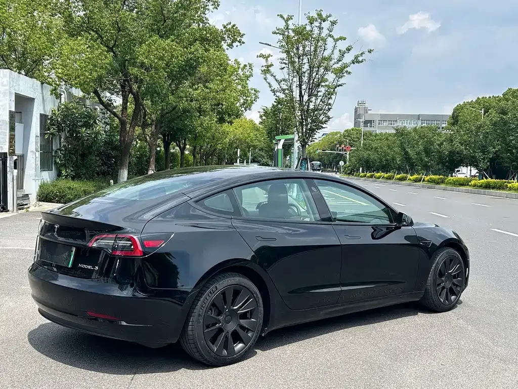 Tesla Model 3 — фото 9
