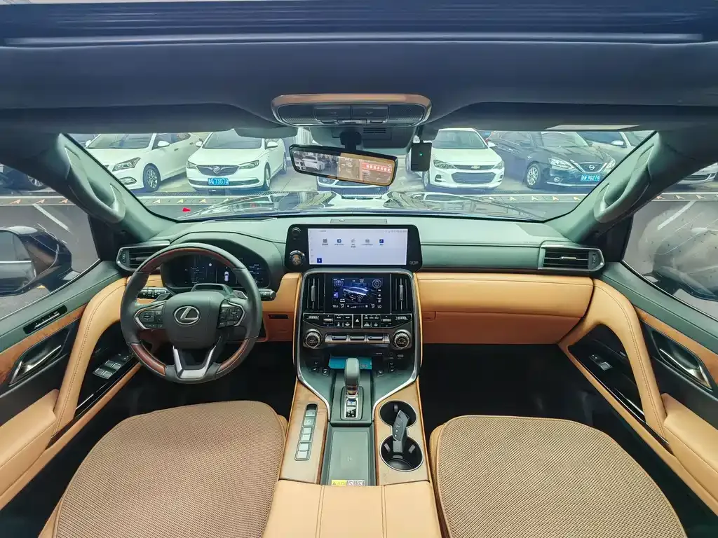 Lexus LX — фото 7