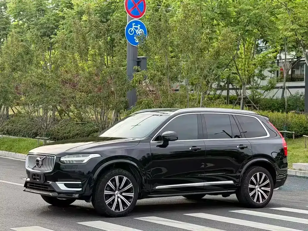 Volvo XC90 — фото 1