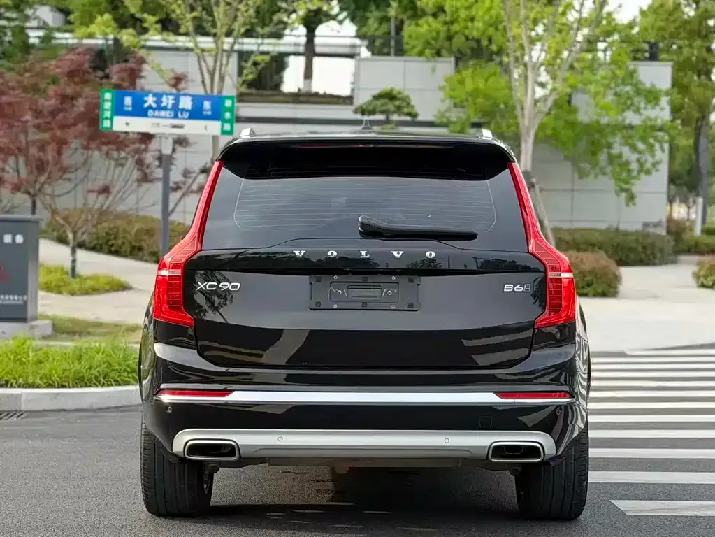 Volvo XC90 — фото 8