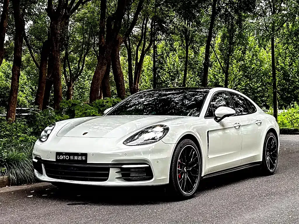 Porsche Panamera — фото 1