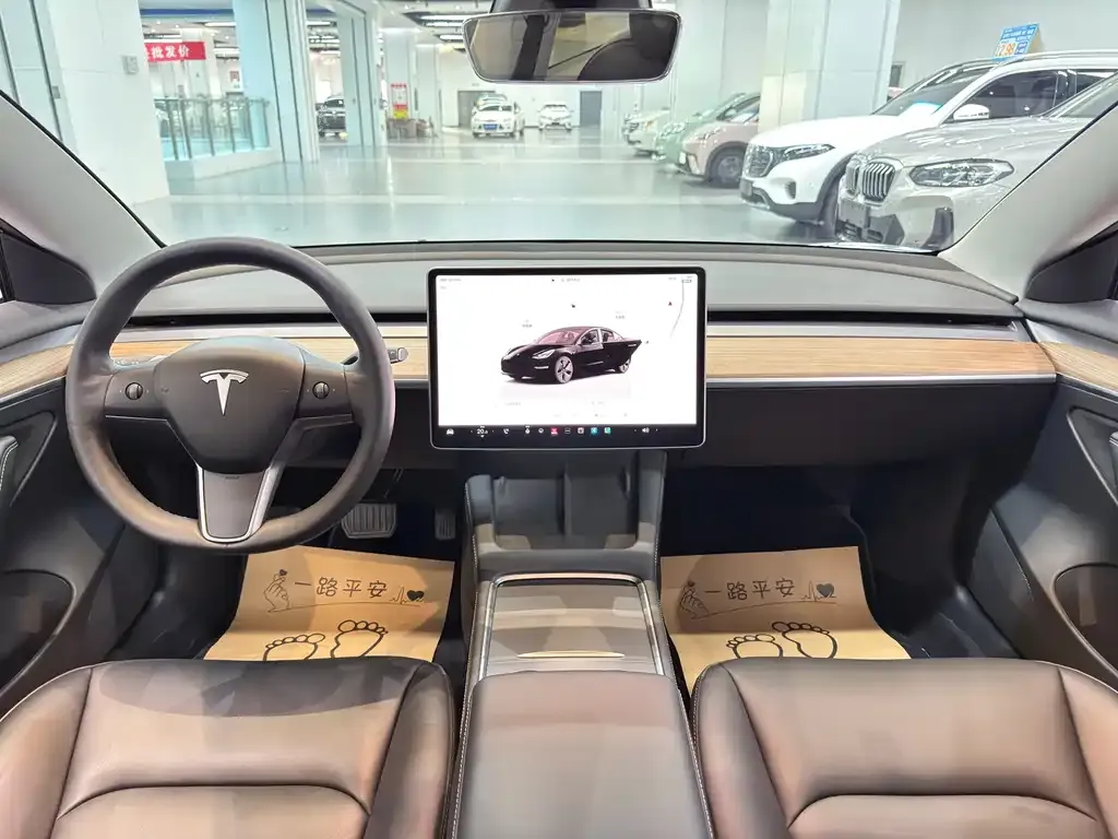 Tesla Model 3 — фото 3