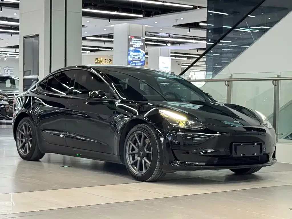 Tesla Model 3 — фото 6
