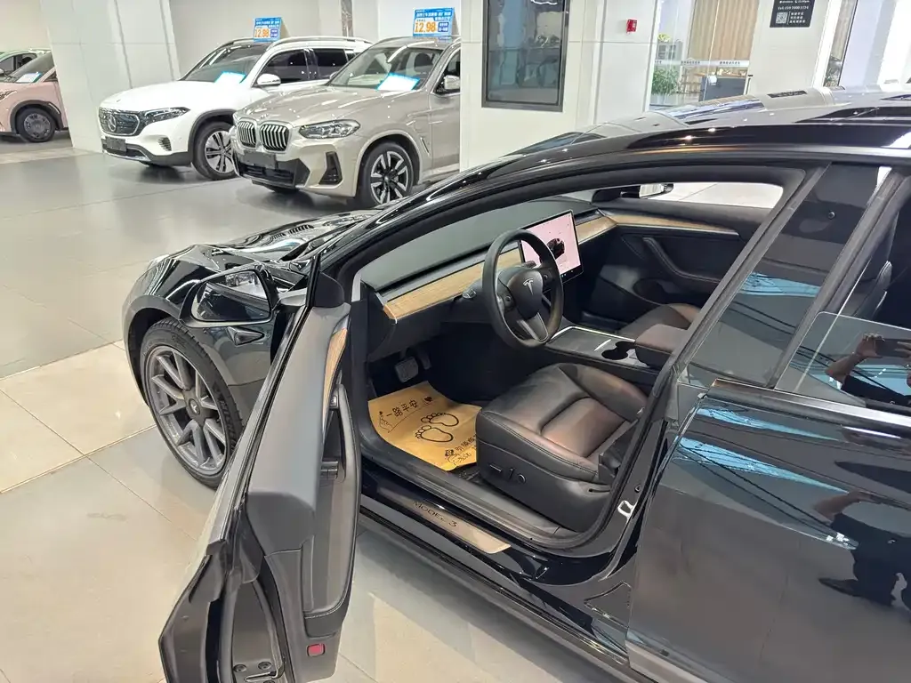 Tesla Model 3 — фото 4