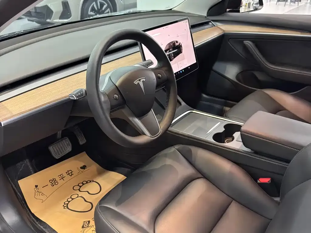 Tesla Model 3 — фото 9