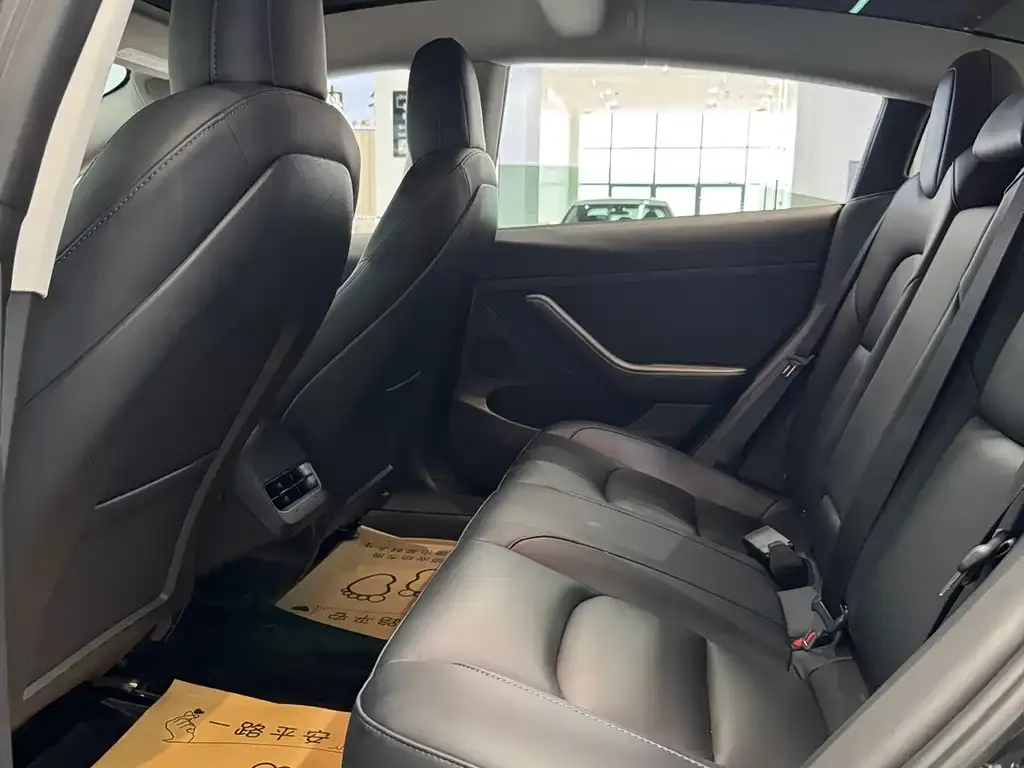 Tesla Model 3 — фото 10