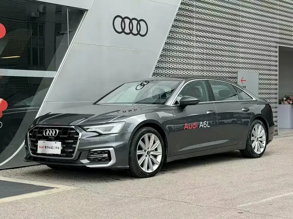 Audi A6L — фото 1