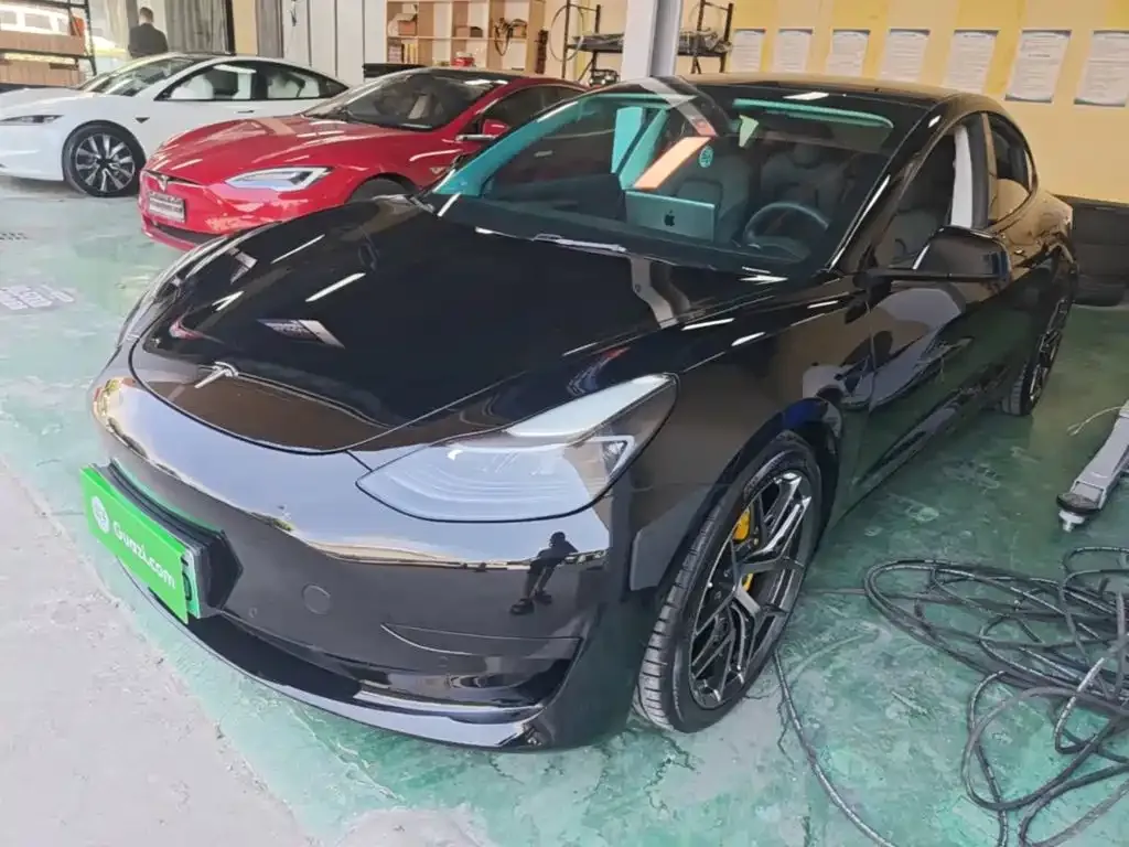 Tesla Model 3 — фото 1