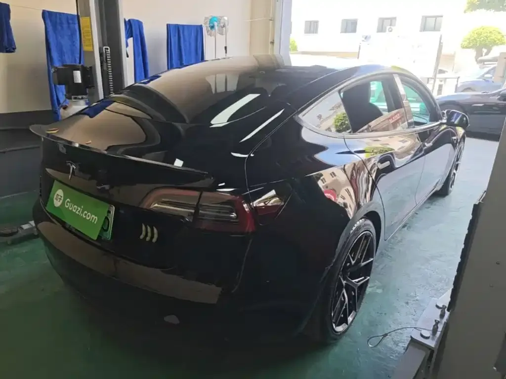 Tesla Model 3 — фото 4