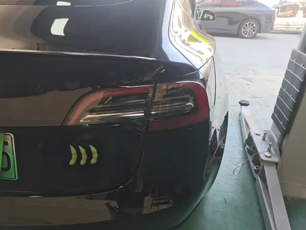 Tesla Model 3 — фото 2