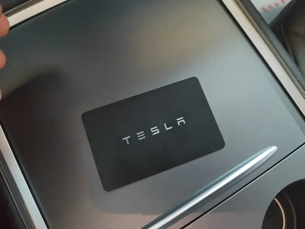 Tesla Model 3 — фото 3
