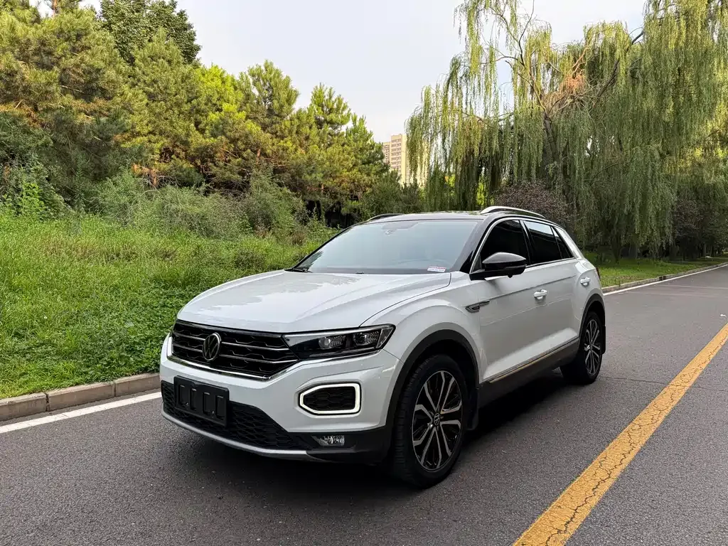 Volkswagen T-Roc — фото 1