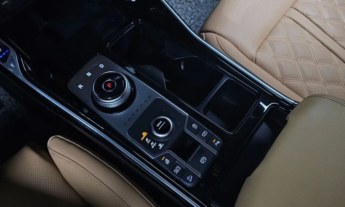 Kia Sorento — фото 8